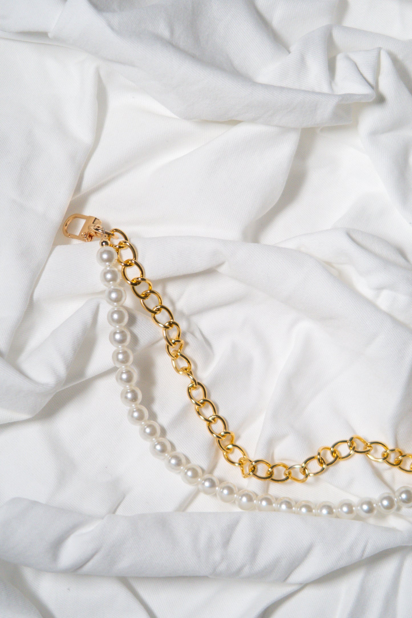 Gold design with pearls